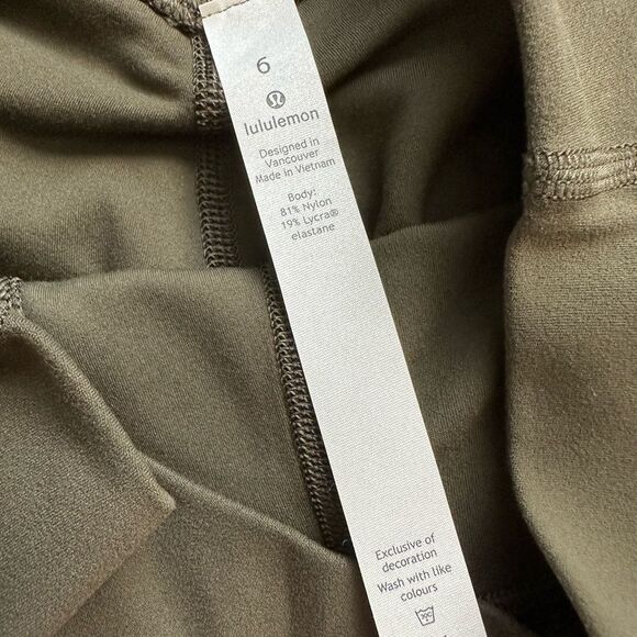 Lululemon cropped leggings - Picture 2 of 2